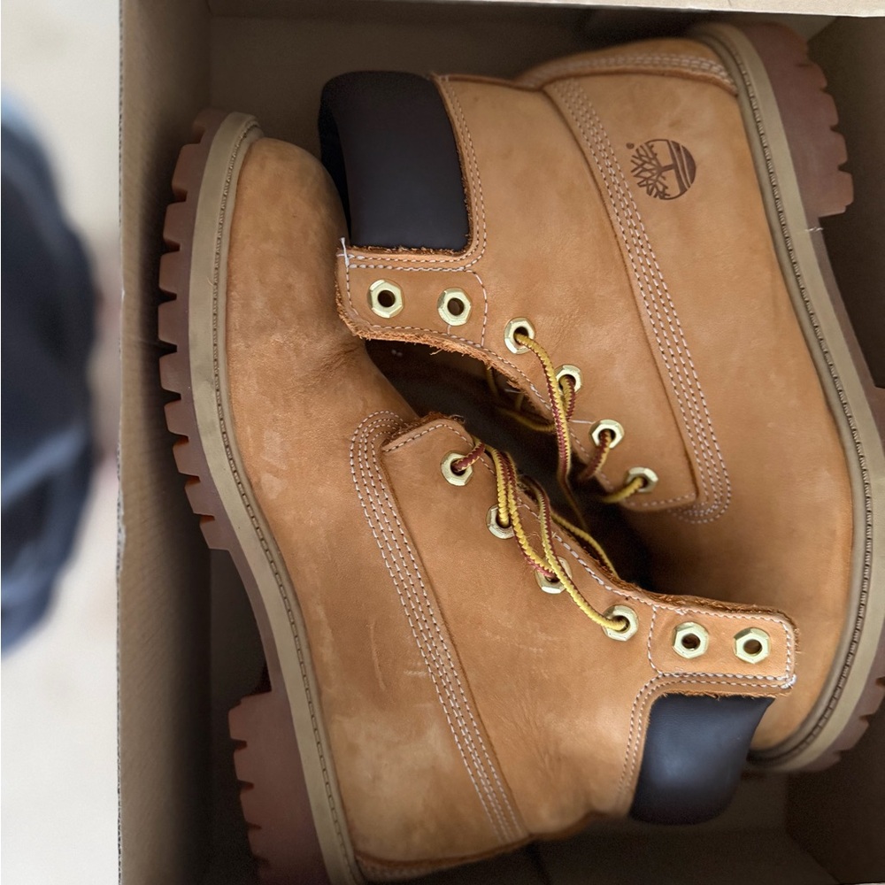Timberland Classic Brown Leather Boots, size 8.5